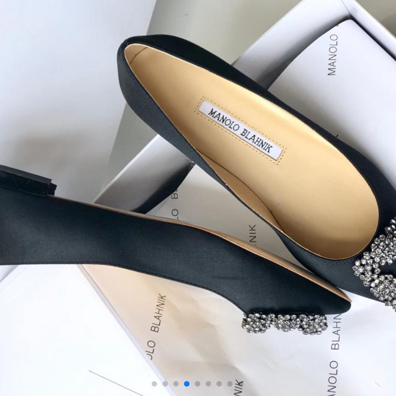 Giày Cao Gót Mũi Nhọn Màu Đen Đính Đá Phong Cách Hàn Quốc