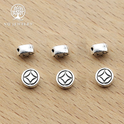 Charm bạc xỏ ngang họa tiết đồng tiển - NQ Jewelry