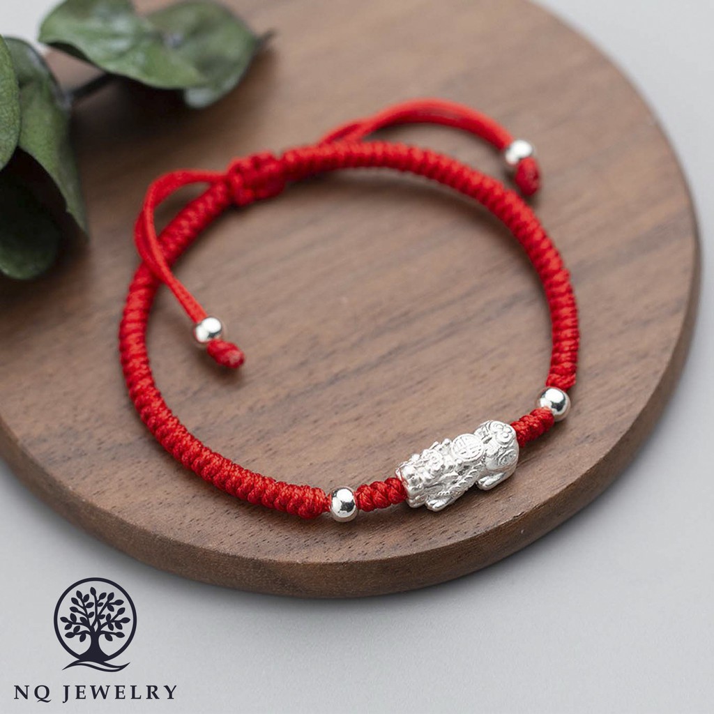 Vòng thắt dây đỏ phối tỳ hưu bạc - NQ Jewelry