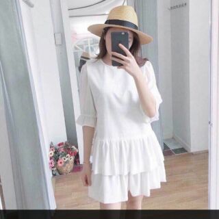 Đầm suông tầng trắng