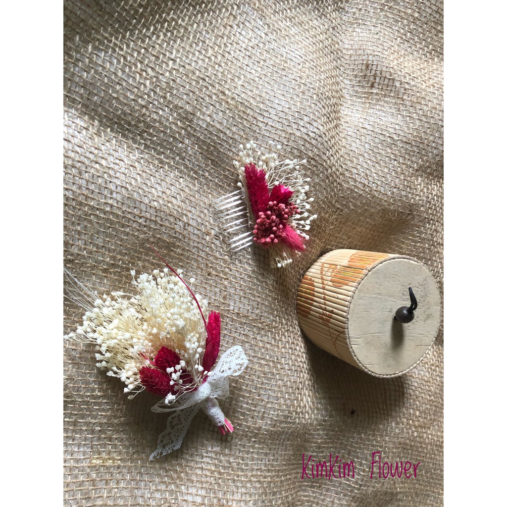 Hoa khô cài áo chú rể