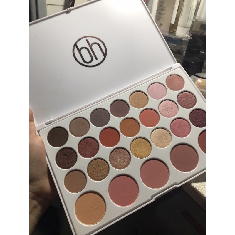 Bảng Phấn Mắt BH Cosmetics Nouveau Neutrals 26 Color Shadow & Blush Palette (38g)