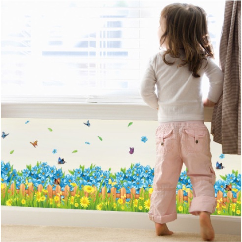 Decal giấy dán chân tường mẫu hàng rào hoa Xanh dương với hoa dại vàng tươi đẹp