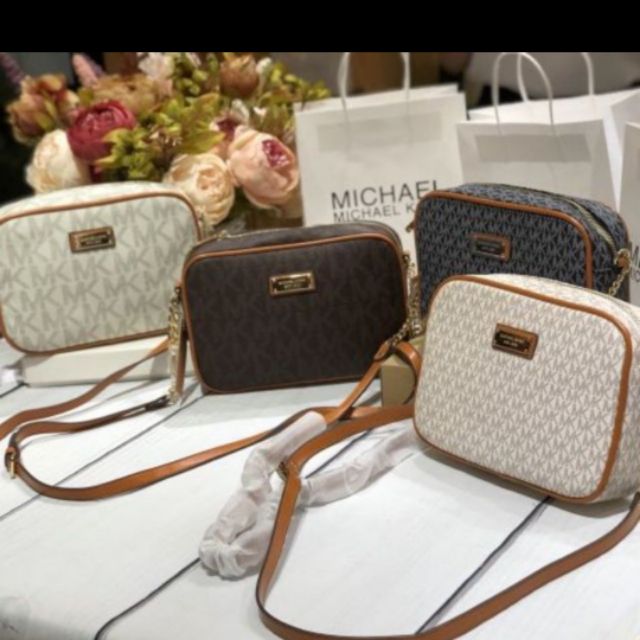 Túi Michael Kors đeo chéo