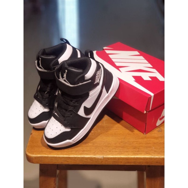 Giày Thể Thao Nike JORDAN Cổ Cao Màu Trắng Đen Nhập Khẩu Từ Việt Nam