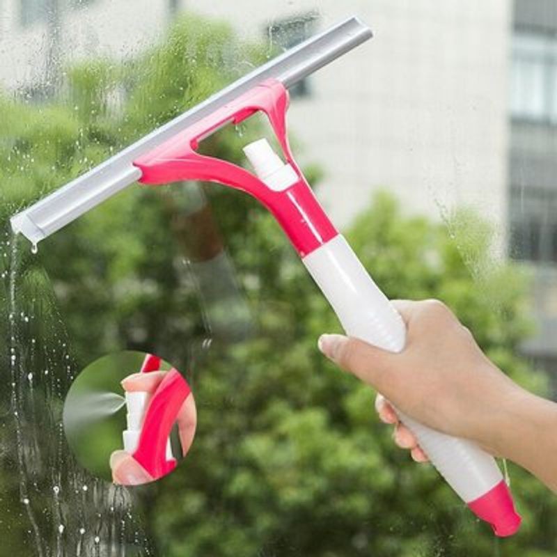 Cây lau kính có bình xịt