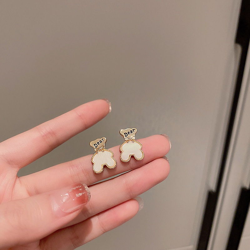 Đôi Bông Tai Hình Gấu Trắng Và Chữ Cái Thời Trang Hàn Quốc