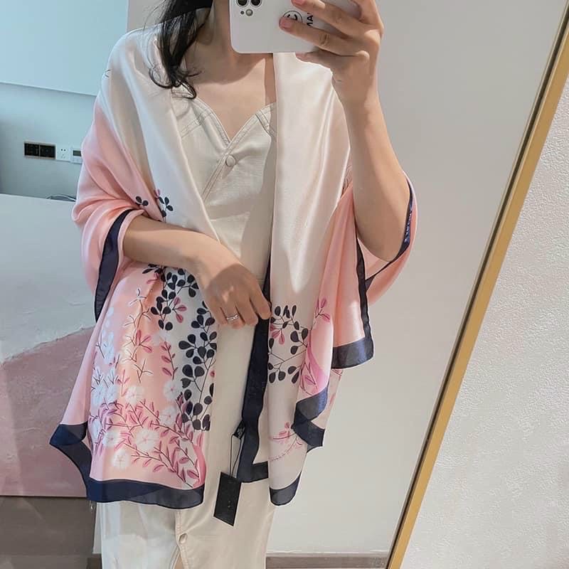 Khăn Lụa Dài Cao Cấp Hoạ Tiết Hồng Phấn Phối Hoa Nhí Nhẹ Nhàng Tinh Tế