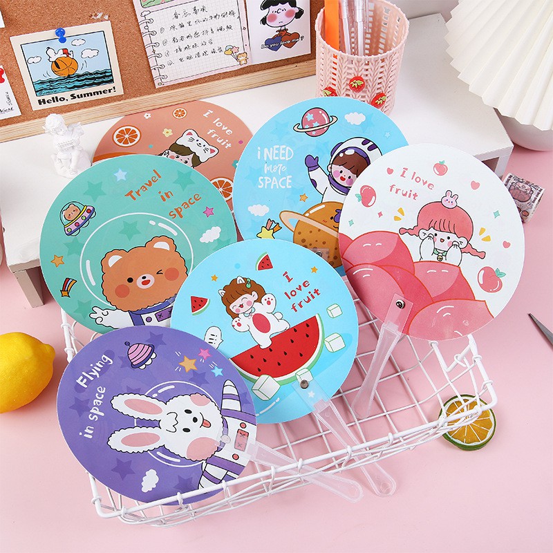 Quạt nhựa tròn cầm tay xinh xắn tiện dụng mùa hè