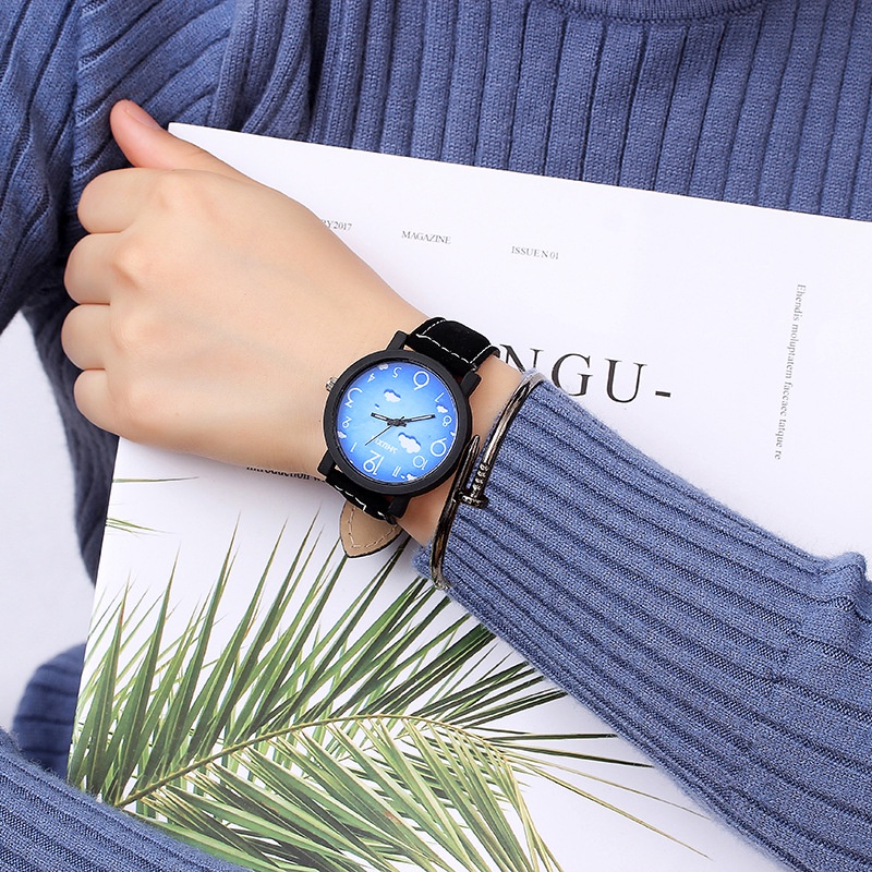 Đồng hồ kim nữ dây da hình bầu trời xanh
