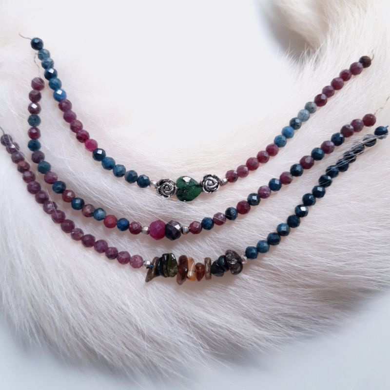 Vòng saphia và ruby thô mix viên ru 6 ly, zoisite và tourmaline vụn