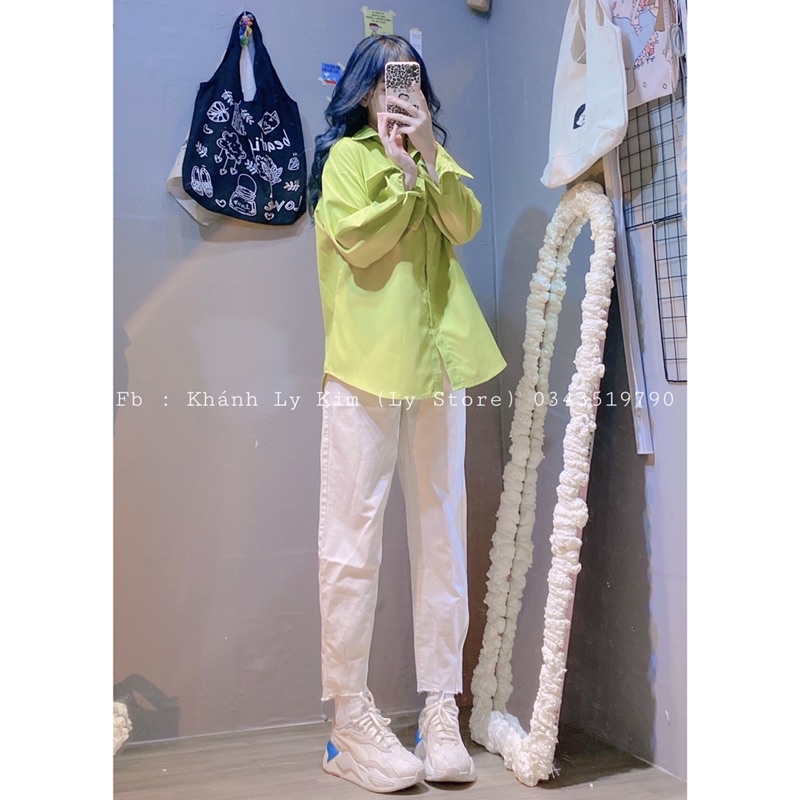(Hình shop chụp) Sơmi xanh cốm hot trend , quần kaki jean trắng form baggy lưng cao