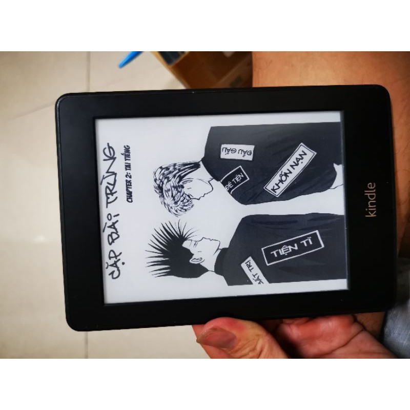 Máy đọc sách Kindle Paperwhite used máy ngoại hình xước xát, có đèn nền