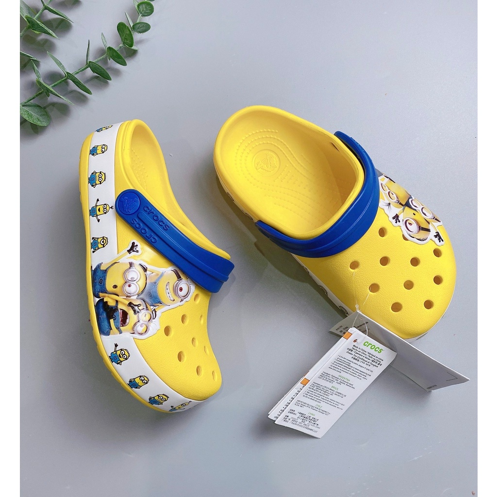 Sục Crocs Minion vàng C7-J3