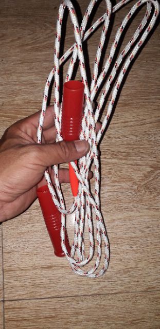 Một sợi dây nhảy tập thể dục cán nhựa_ dây vải dù dài 2 mét 6