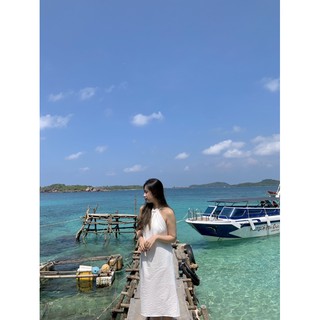 Váy trắng cổ yếm
