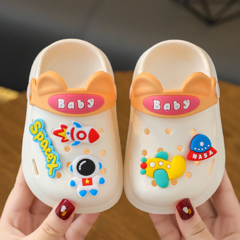 Dép Sandal Đục Lỗ Đi Trong Nhà Chống Trượt In Hoạt Hình Phi Hành Gia Thời Trang Mùa Hè Cho Bé