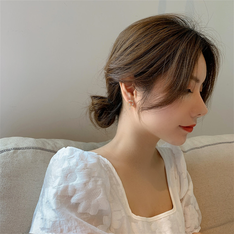 Khuyên Tai Dáng Dài Tạo Hình Độc Đáo Cho Nữ