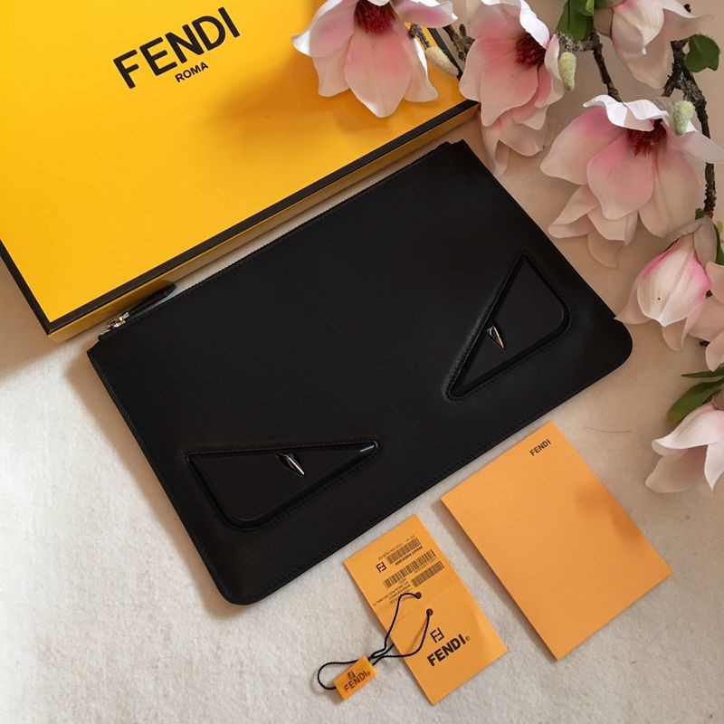 clutch cầm tay nam da thật dáng dài kéo khóa họa tiết hình đôi mắt màu đen Fendi FD