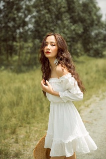 Váy hở vai trắng tatichu