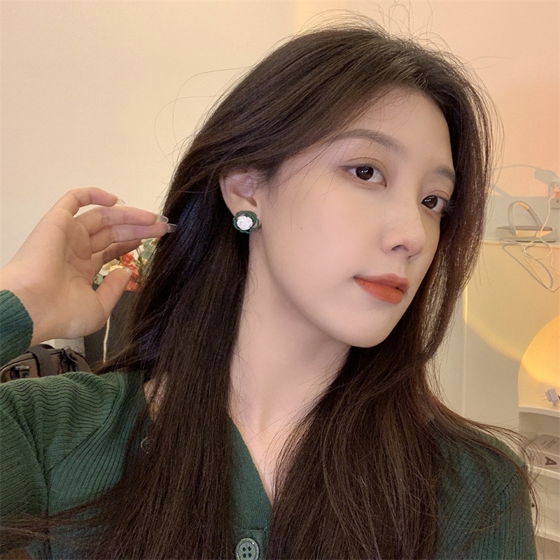 Khuyên tai hình nơ/hoa chất liệu nhung màu xanh lá phong cách Hàn Quốc cổ đIển thờ trang cho nữ f751