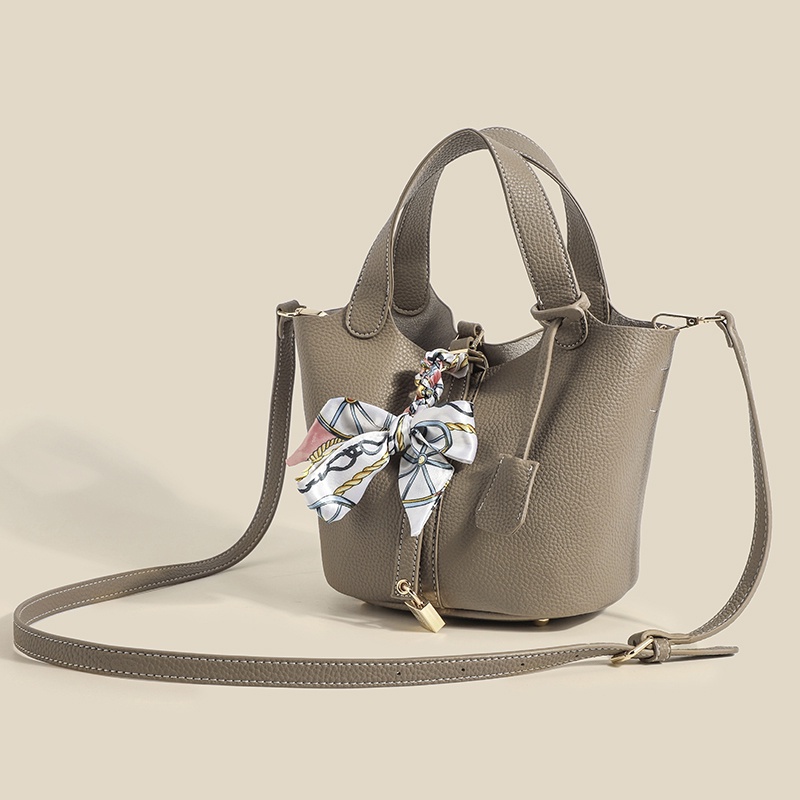 Túi Đeo Chéo Zara Bucket 2022 Chất Liệu Da Mềm Phối Khăn Lụa Thời Trang Sang Trọng Cho Nữ