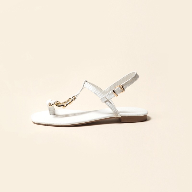 Đôi giày sandal IELGY thiết kế phối dây xích có size lớn thời trang