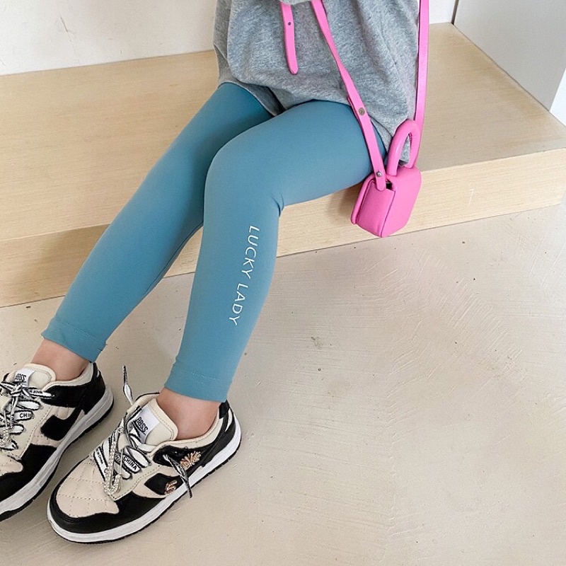 Quần legging dài bé gái cạp cao form 10-22kg thêu chữ lên dáng bao xinh_Quần legging bé gái dáng ôm