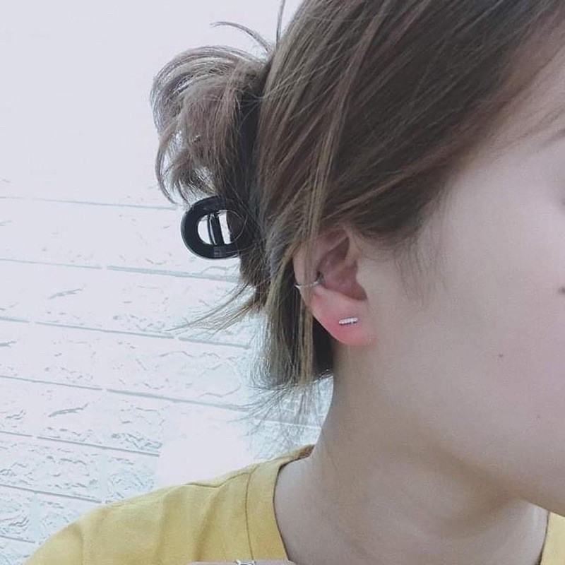 ĐỌC KĨ 1 CHIẾC khuyên thép y tế đá xinh xắn