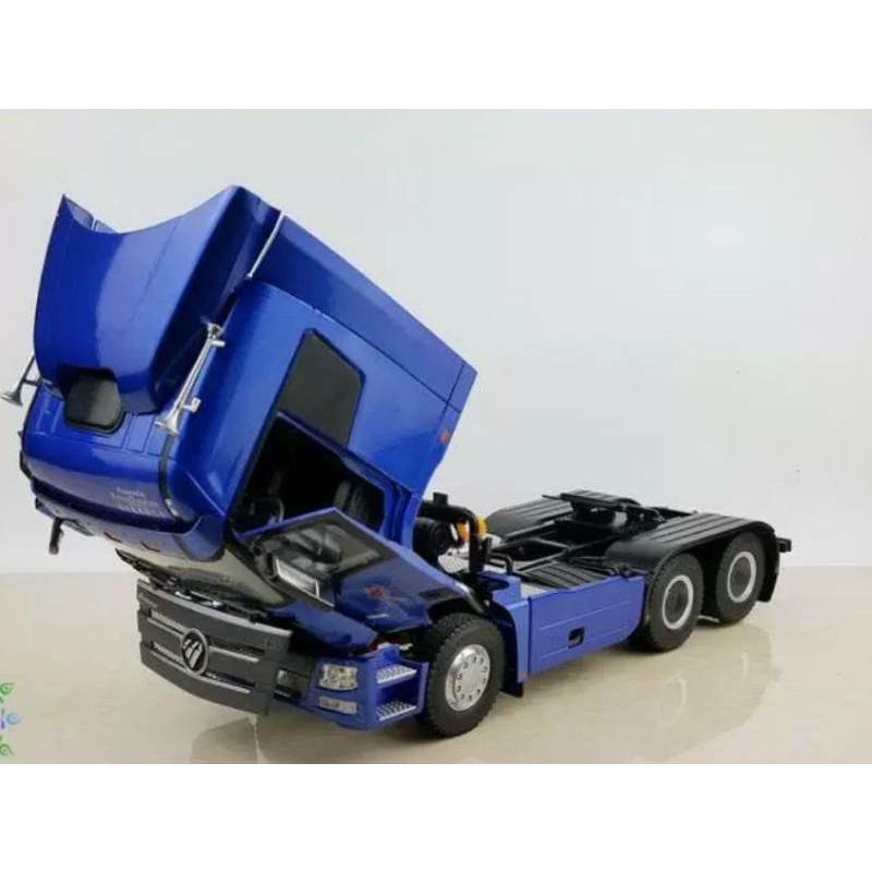 Xe mô hình đầu kính Auman GTL hợp kim 1:24