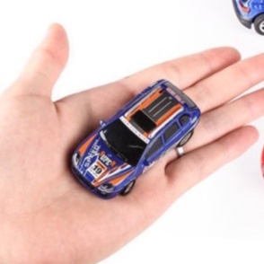 Ô tô điều khiển từ xa mini Mini RC Racing 4 Way Drift Car 1:64 Pocket Can Size Xe điều khiển từ xa cho trẻ em 3+ ngoài trời trong nhà Winter064