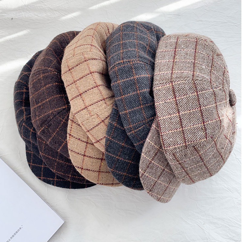 Nón beret họa tiết ca rô phong cách retro dễ phối đồ