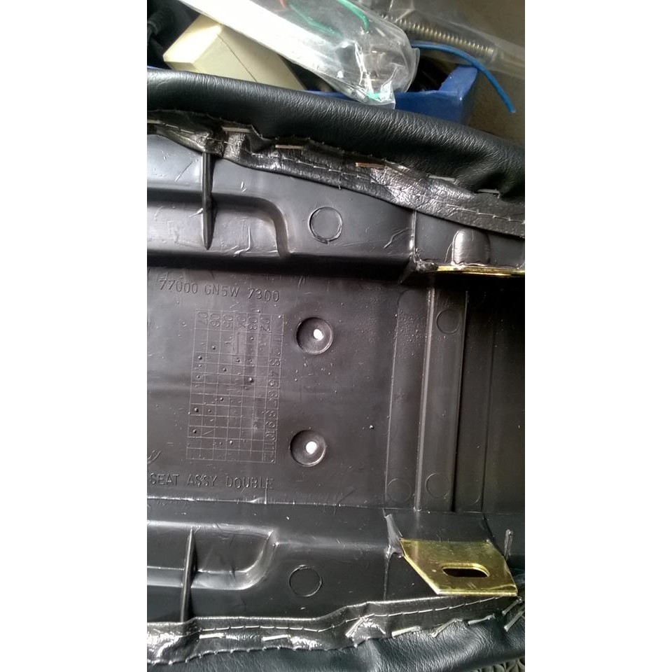 yên honda 67- đen sọc caro