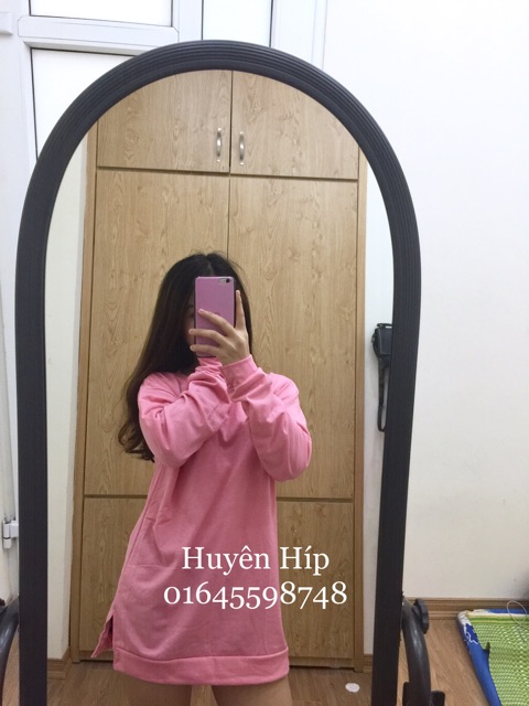 Áo pull trơn bo tay xẻ vạt video thật và ảnh thật mình tự mặc chèn tên | BigBuy360 - bigbuy360.vn