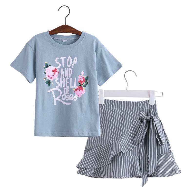 Áo thun ngắn tay in hoa + chân váy mini cho bé gái