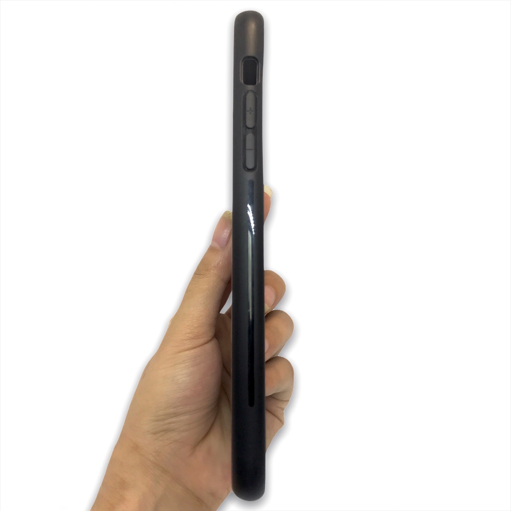 Ốp Lưng Iphone Hình Thom Browne Chất Liệu Kính Cường Lực Bóng Chống Trầy Xước,Chống Phai Màu, Viền Ốp Đen Mềm - Sen Case