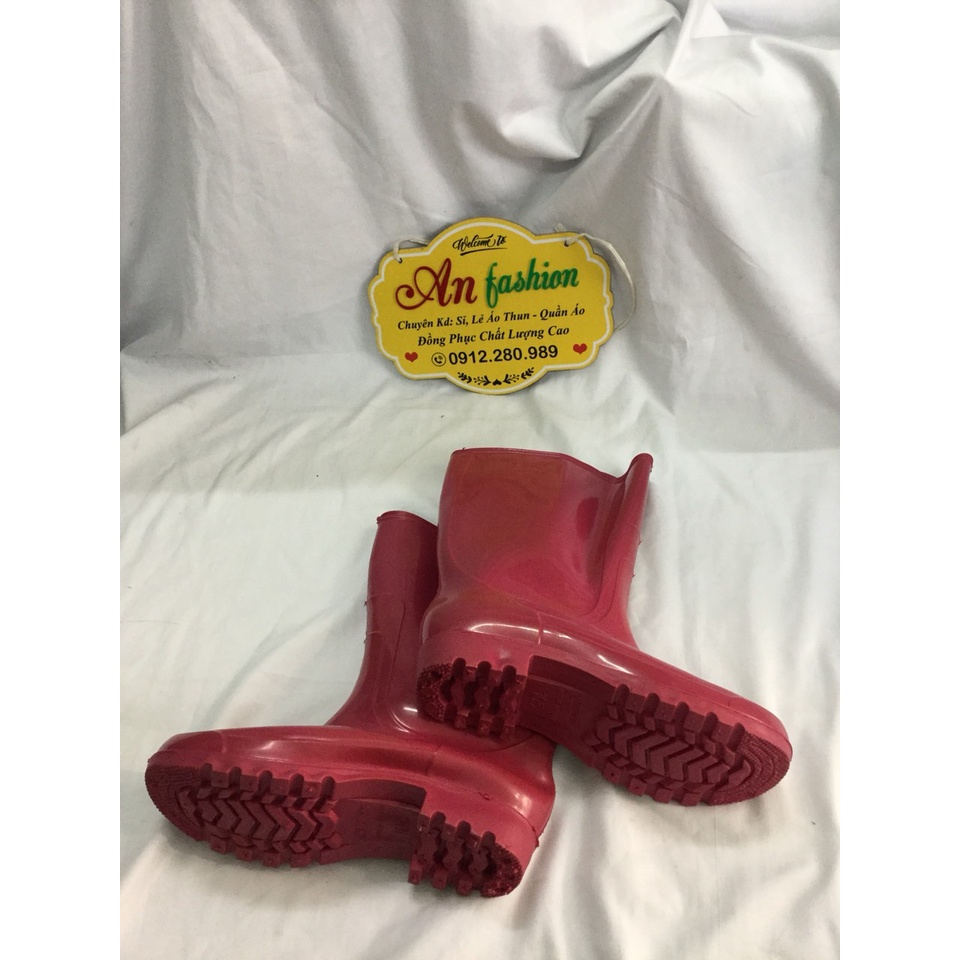 Ủng Cao Su Màu Hồng Đi Mưa, Làm Vườn, Lao Động _ Hình Chụp Thật