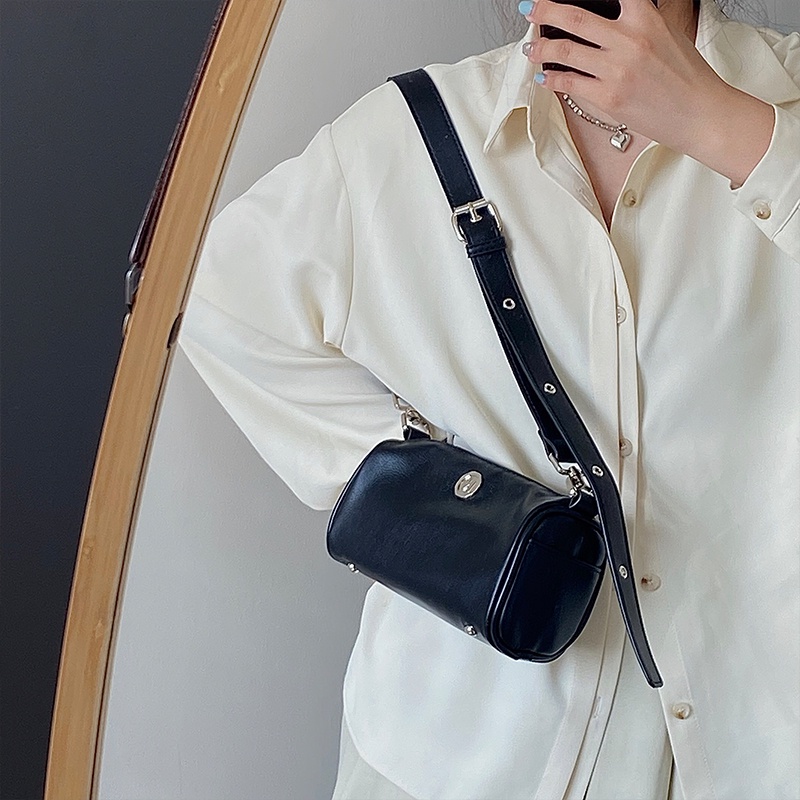 Túi đeo chéo nhỏ IELGY màu xanh lá/ đen có khóa kéo thời trang cho nữ