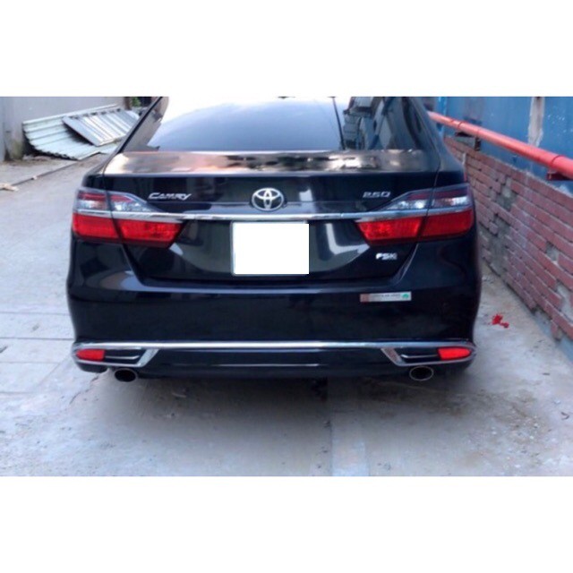 Lip chia pô xe Toyota Camry 2018