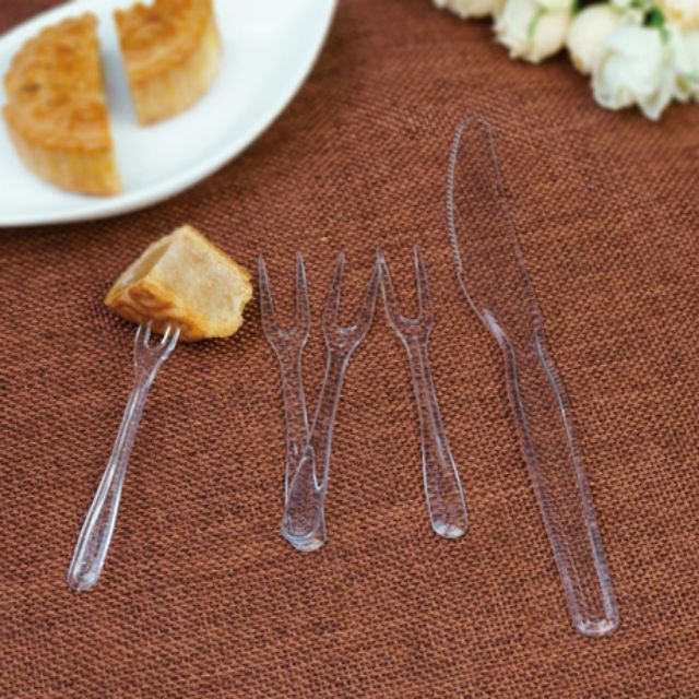 Set 1 dao kèm 4 dĩa nhựa ăn bánh/hoa quả