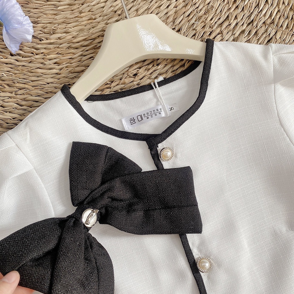 Set áo croptop viền khuy ngọc sang chảnh kèm nơ cài