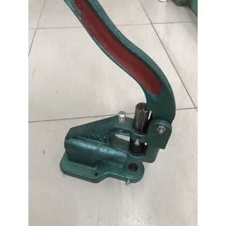 Dụng cụ dập cúc nhựa phục vụ ngành may mặc