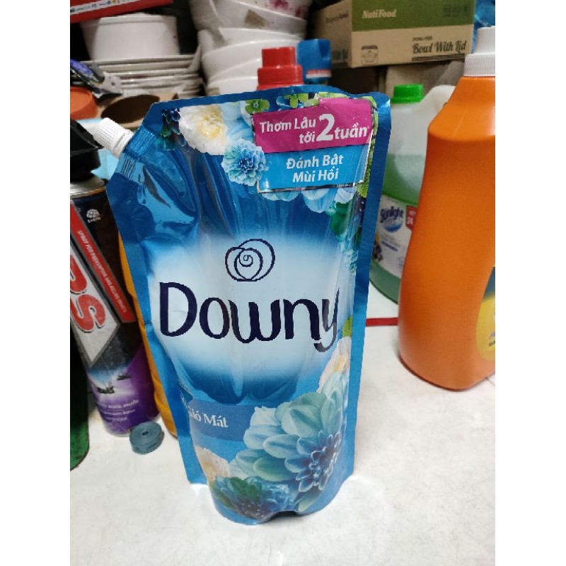 Nước xả vải downy làn gió mát 1,5L.