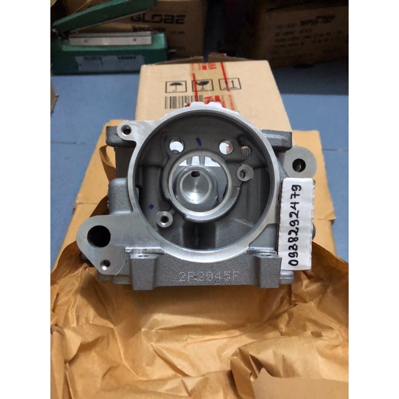 Vỏ đầu quy lát Ex 135 zin hãng yamaha