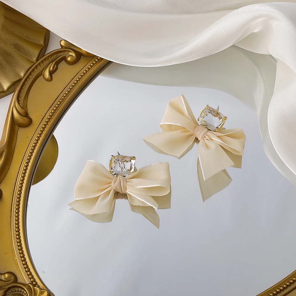 Khuyên Tai Nữ Trang Tạo Hình Độc Đáo