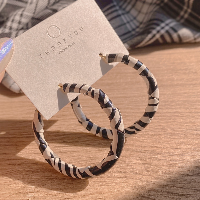 Bông Tai Họa Tiết Da Ngựa Vằn Phong Cách Hong Kong Cổ Điển Thời Trang 2022