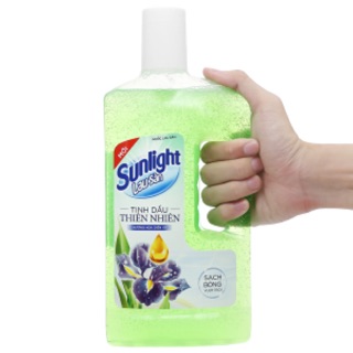 Nước lau sàn Sunlight hương hoa diên vỹ chai 1kg HSD còn 2 năm