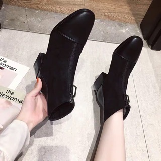 Boot tất khoá trước