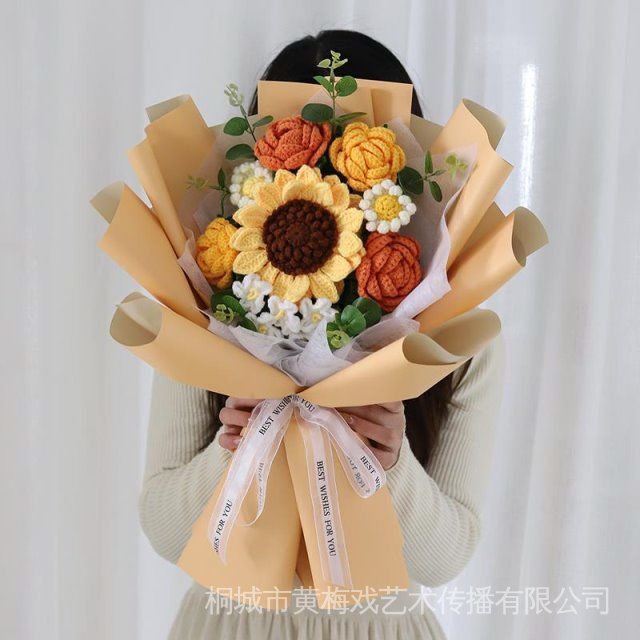 Bó Hoa Đan Len Thủ Công Làm Quà Tặng Tốt Nghiệp Cho Bạn Gái