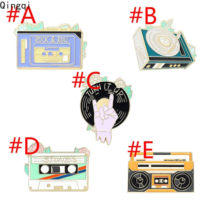 Ghim cài áo Miss Zoe hình băng cát sét phong cách Retro